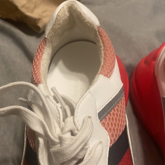 Gucci tennis shoe worn once. - Picture 4 of 7